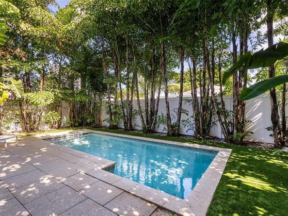 2516 NE 32nd Ave, Fort Lauderdale FL 33305