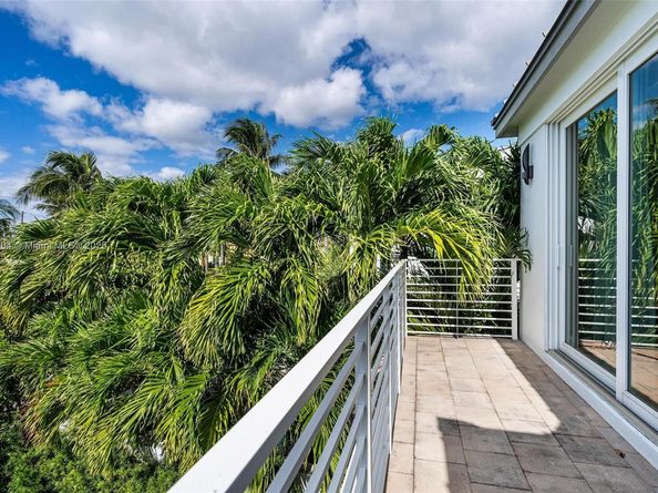 2516 NE 32nd Ave, Fort Lauderdale FL 33305