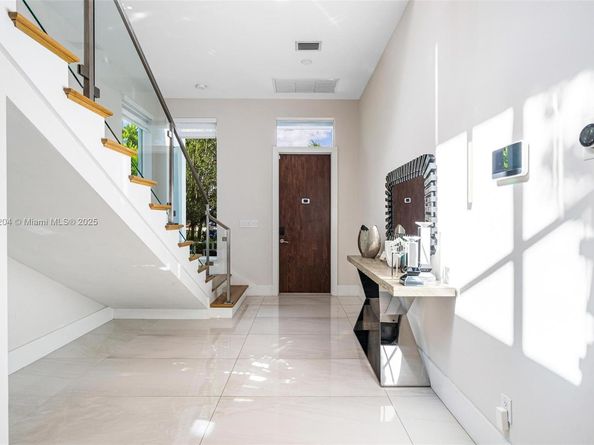 2516 NE 32nd Ave, Fort Lauderdale FL 33305