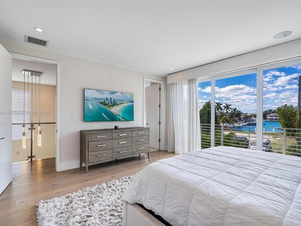 2516 NE 32nd Ave, Fort Lauderdale FL 33305