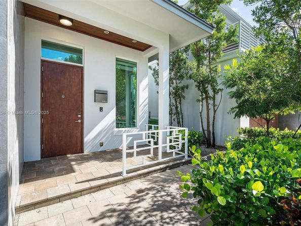 2516 NE 32nd Ave, Fort Lauderdale FL 33305