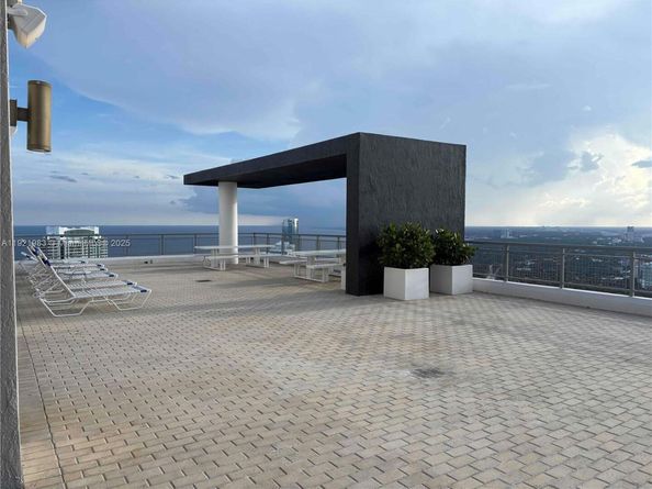 60 SW 13th St 4414, Miami FL 33130