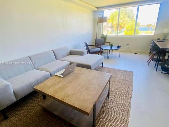 441 NE 195th St 205, Miami FL 33179