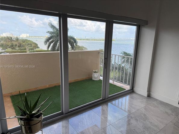 880 NE 69th St 5Q, Miami FL 33138