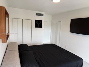 880 NE 69th St 5Q, Miami FL 33138