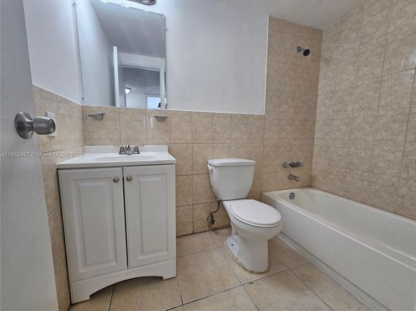 3610 NW 21st St 206, Lauderdale Lakes FL 33311