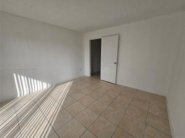 3610 NW 21st St 206, Lauderdale Lakes FL 33311