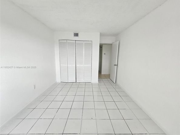 3610 NW 21st St 206, Lauderdale Lakes FL 33311