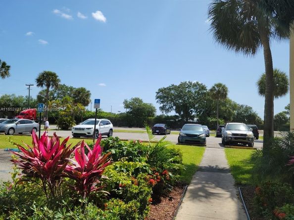 3610 NW 21st St 206, Lauderdale Lakes FL 33311