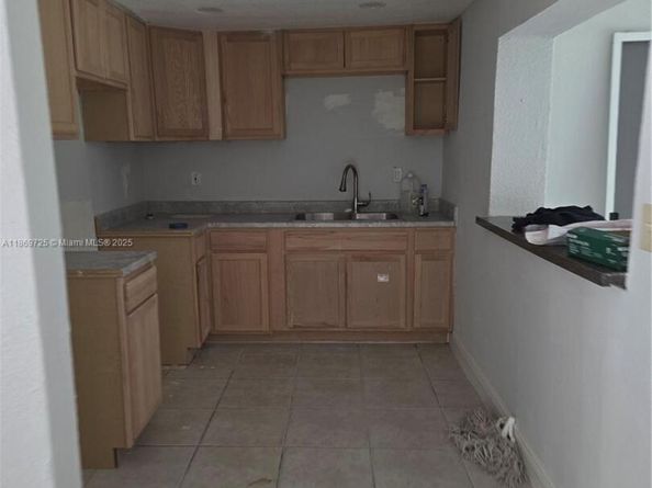 3000 NW 8th Ct, Fort Lauderdale FL 33311