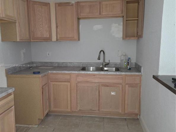 3000 NW 8th Ct, Fort Lauderdale FL 33311