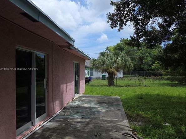3000 NW 8th Ct, Fort Lauderdale FL 33311