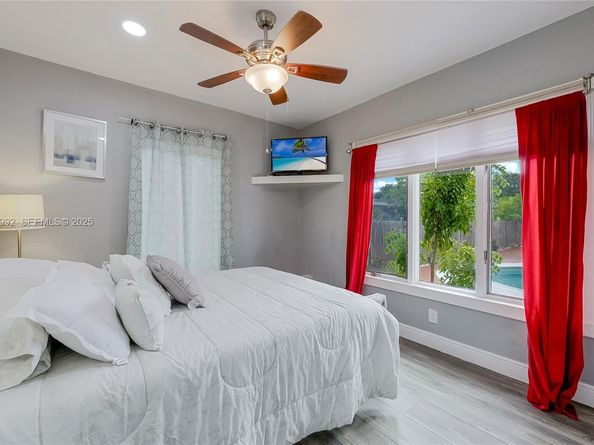 Undisclosed Address #A11925992, Hollywood FL 33020