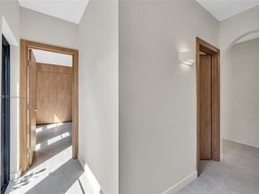 1323 Cleveland Rd, Miami Beach FL 33141