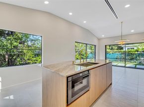 1323 Cleveland Rd, Miami Beach FL 33141