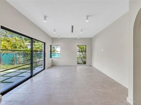 1323 Cleveland Rd, Miami Beach FL 33141