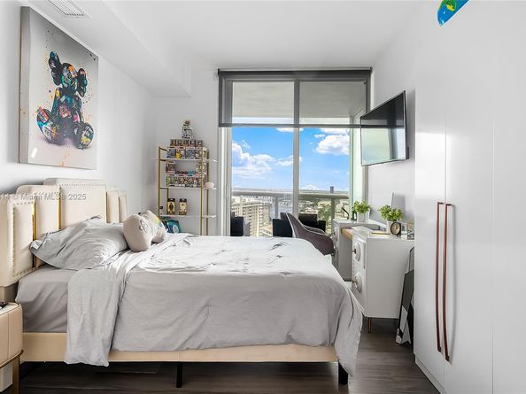 1800 S Ocean Dr 2208, Hallandale Beach FL 33009
