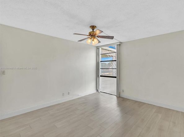 20500 W Country Club Dr 203, Aventura FL 33180