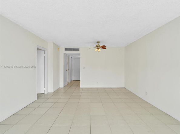 20500 W Country Club Dr 203, Aventura FL 33180