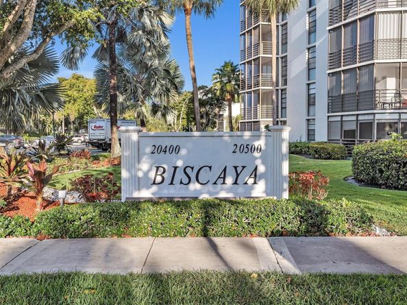 20500 W Country Club Dr 203, Aventura FL 33180