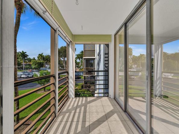 20500 W Country Club Dr 203, Aventura FL 33180