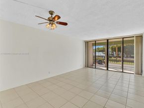 20500 W Country Club Dr 203, Aventura FL 33180
