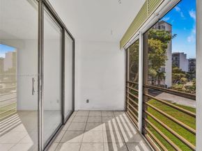 20500 W Country Club Dr 203, Aventura FL 33180