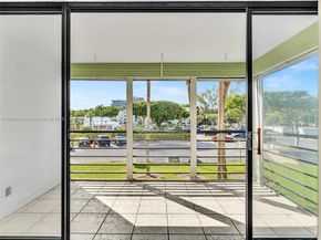 20500 W Country Club Dr 203, Aventura FL 33180