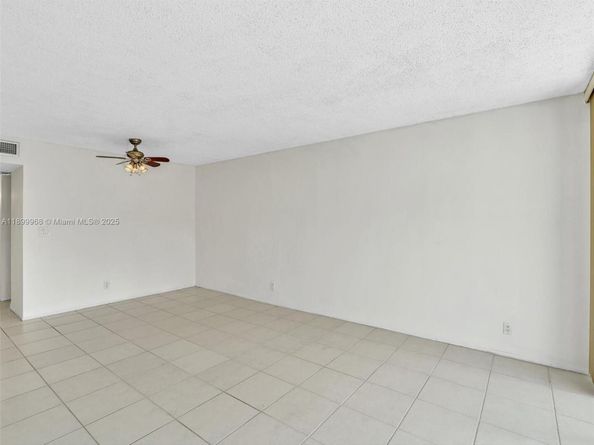 20500 W Country Club Dr 203, Aventura FL 33180
