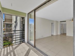 20500 W Country Club Dr 203, Aventura FL 33180