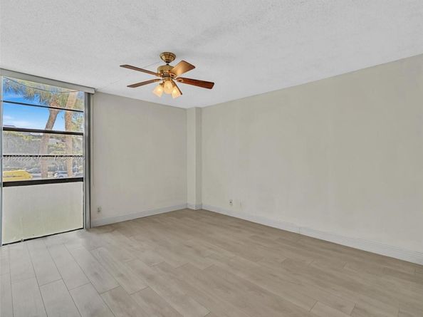 20500 W Country Club Dr 203, Aventura FL 33180