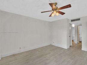 20500 W Country Club Dr 203, Aventura FL 33180