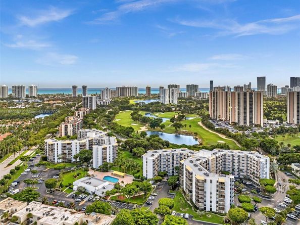 20500 W Country Club Dr 203, Aventura FL 33180