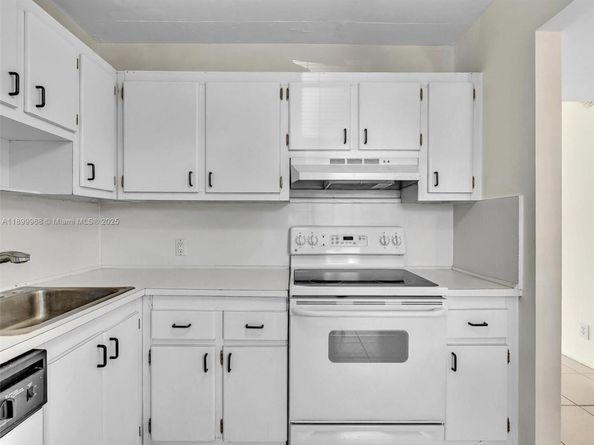 20500 W Country Club Dr 203, Aventura FL 33180