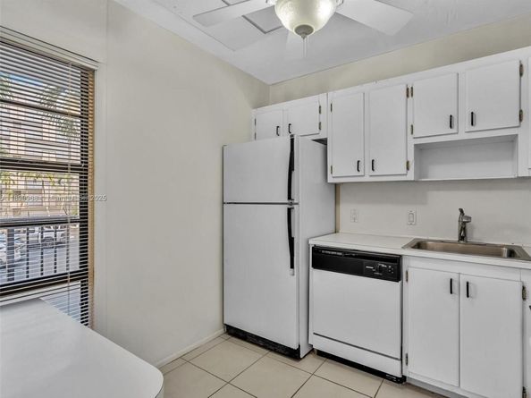 20500 W Country Club Dr 203, Aventura FL 33180