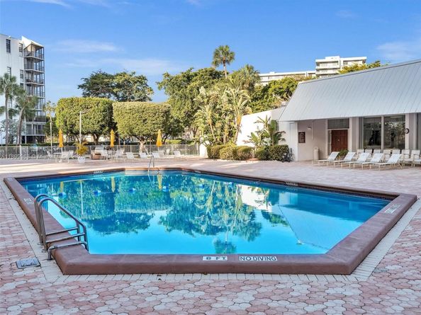 20500 W Country Club Dr 203, Aventura FL 33180