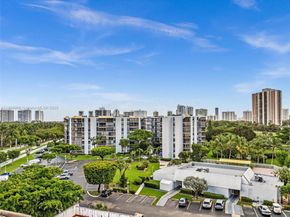 20500 W Country Club Dr 203, Aventura FL 33180