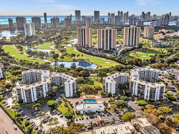20500 W Country Club Dr 203, Aventura FL 33180