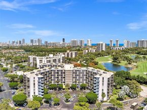 20500 W Country Club Dr 203, Aventura FL 33180