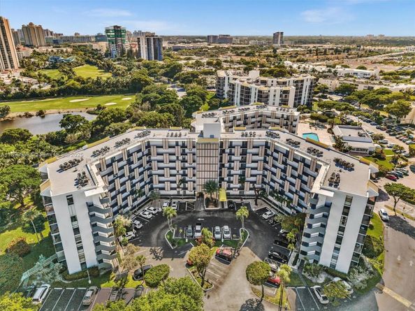 20500 W Country Club Dr 203, Aventura FL 33180