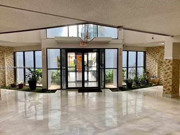 2025 NE 164th St 414, North Miami Beach FL 33162