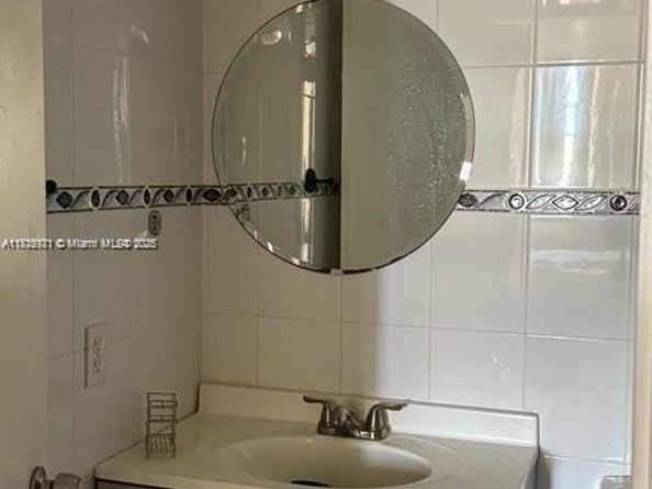 2025 NE 164th St 414, North Miami Beach FL 33162