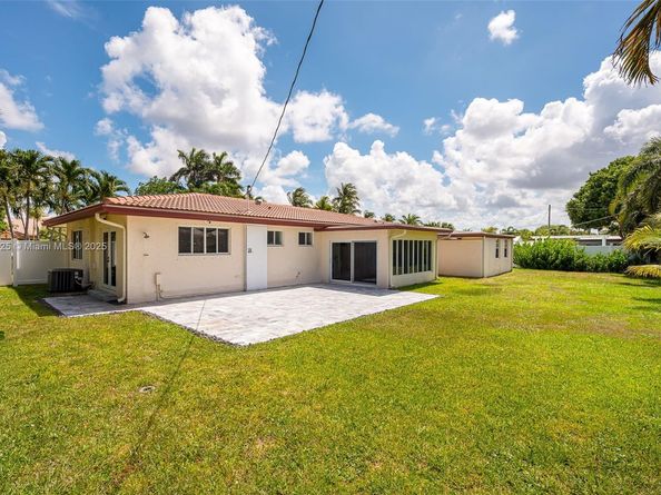 435 NE 36th St, Boca Raton FL 33431