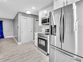 1020 NW 48th Pl, Deerfield Beach FL 33064