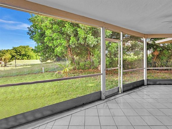 1020 NW 48th Pl, Deerfield Beach FL 33064