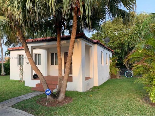 702 Boabadilla St, Coral Gables FL 33134