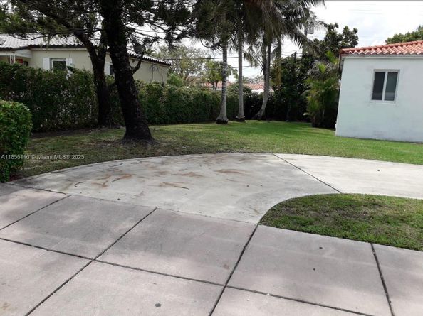 702 Boabadilla St, Coral Gables FL 33134