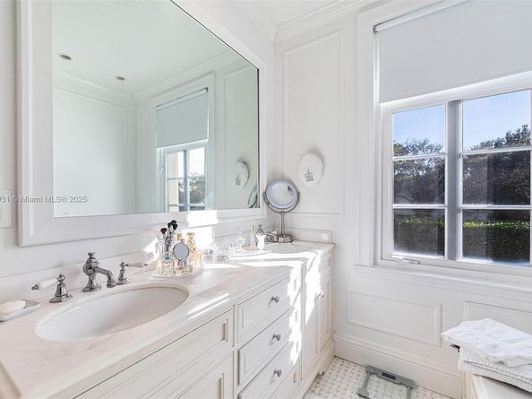 1033 Hardee Rd, Coral Gables FL 33146