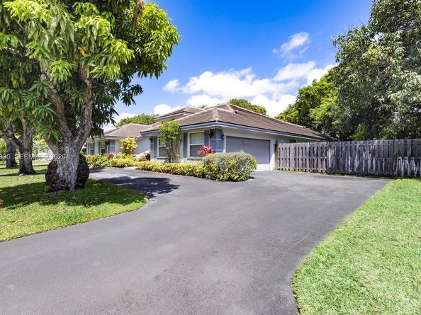 7749 SW 184th Way, Cutler Bay FL 33157