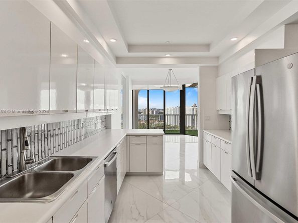 2000 Island Blvd PH5, Aventura FL 33160